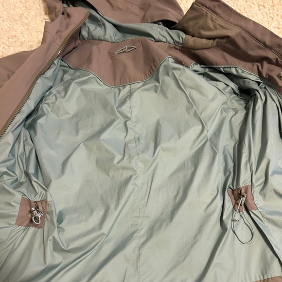 Lululemon Rain Jacket - Picture 7 of 8